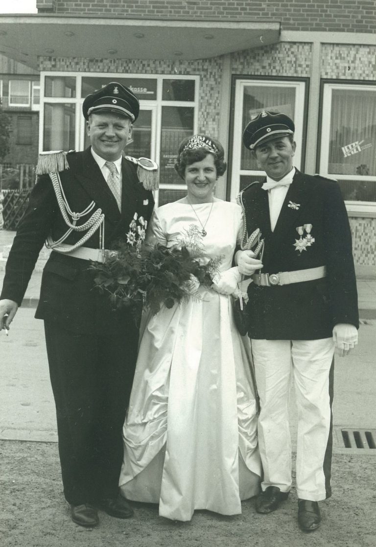Königin mit Hauptmann und Königsoffizier